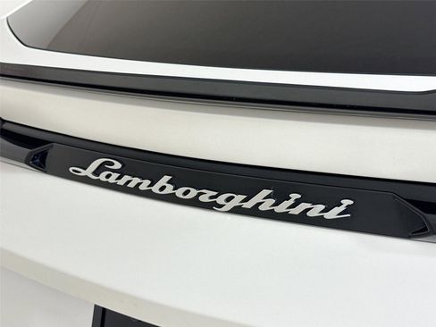 Used 2021 Lamborghini Urus image 38