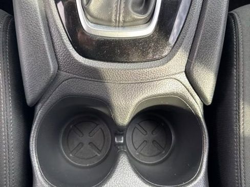 Used 2019 Nissan Rogue SV image 26