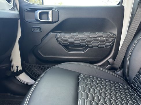 Used 2024 Jeep Wrangler Unlimited Sport image 21