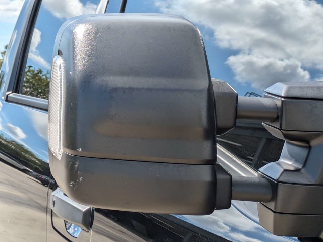 Used 2024 Nissan Titan SV w/ SV Convenience Package RWD image 12