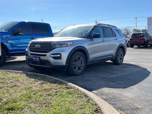 Used 2023 Ford Explorer XLT w/ Equipment Group 202A image 7