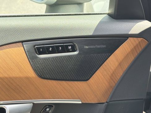 Certified 2024 Volvo XC90 B6 Plus AWD/4WD image 16