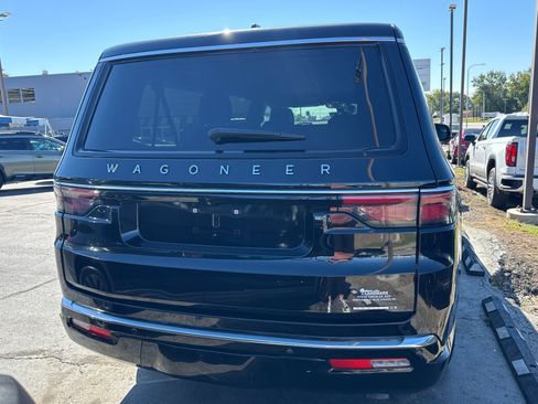 Used 2024 Jeep Wagoneer L Series II w/ Flexible Seating Group image 4