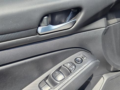 Used 2024 Nissan Altima 2.5 SV FWD image 14
