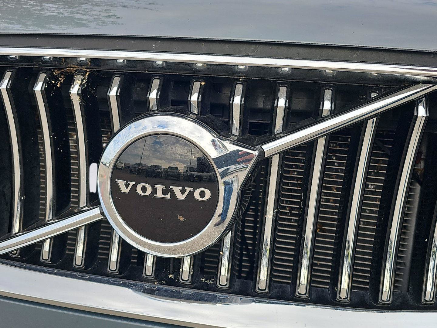 Used 2021 Volvo XC90 T5 Momentum w/ Climate Package FWD image 9