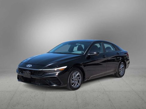 Certified 2024 Hyundai Elantra SEL FWD image 4