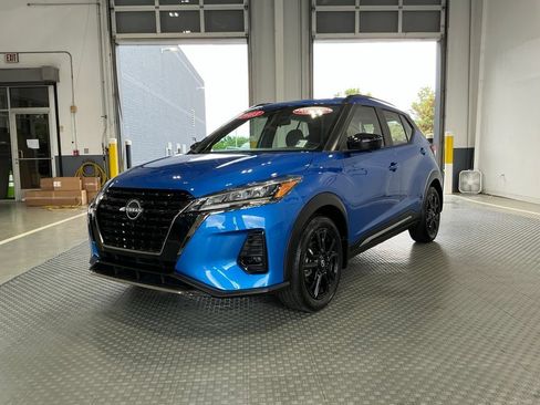 Used 2024 Nissan Kicks SR w/ SR Premium Package FWD image 2
