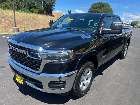 Used 2025 RAM 1500 Big Horn w/ Trailer Tow Group AWD/4WD image 5