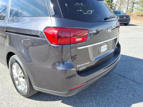 Used 2021 Kia Sedona LX image 13