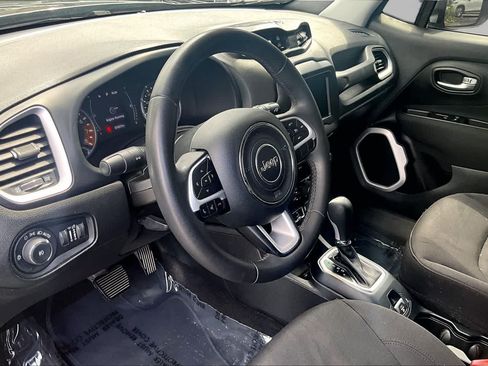 Used 2020 Jeep Renegade Latitude w/ Popular Equipment Group FWD image 18
