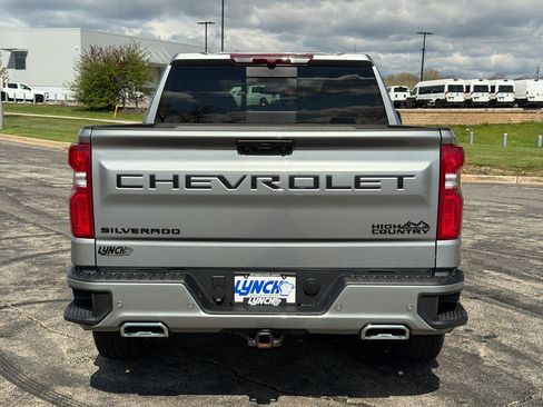Used 2025 Chevrolet Silverado 1500 High Country w/ High Country Premium Package AWD/4WD image 3