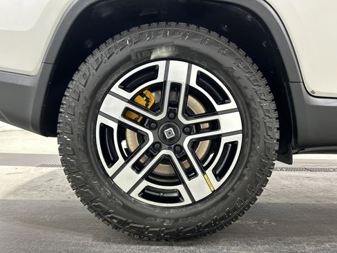 Used 2023 Rivian R1T Adventure image 12