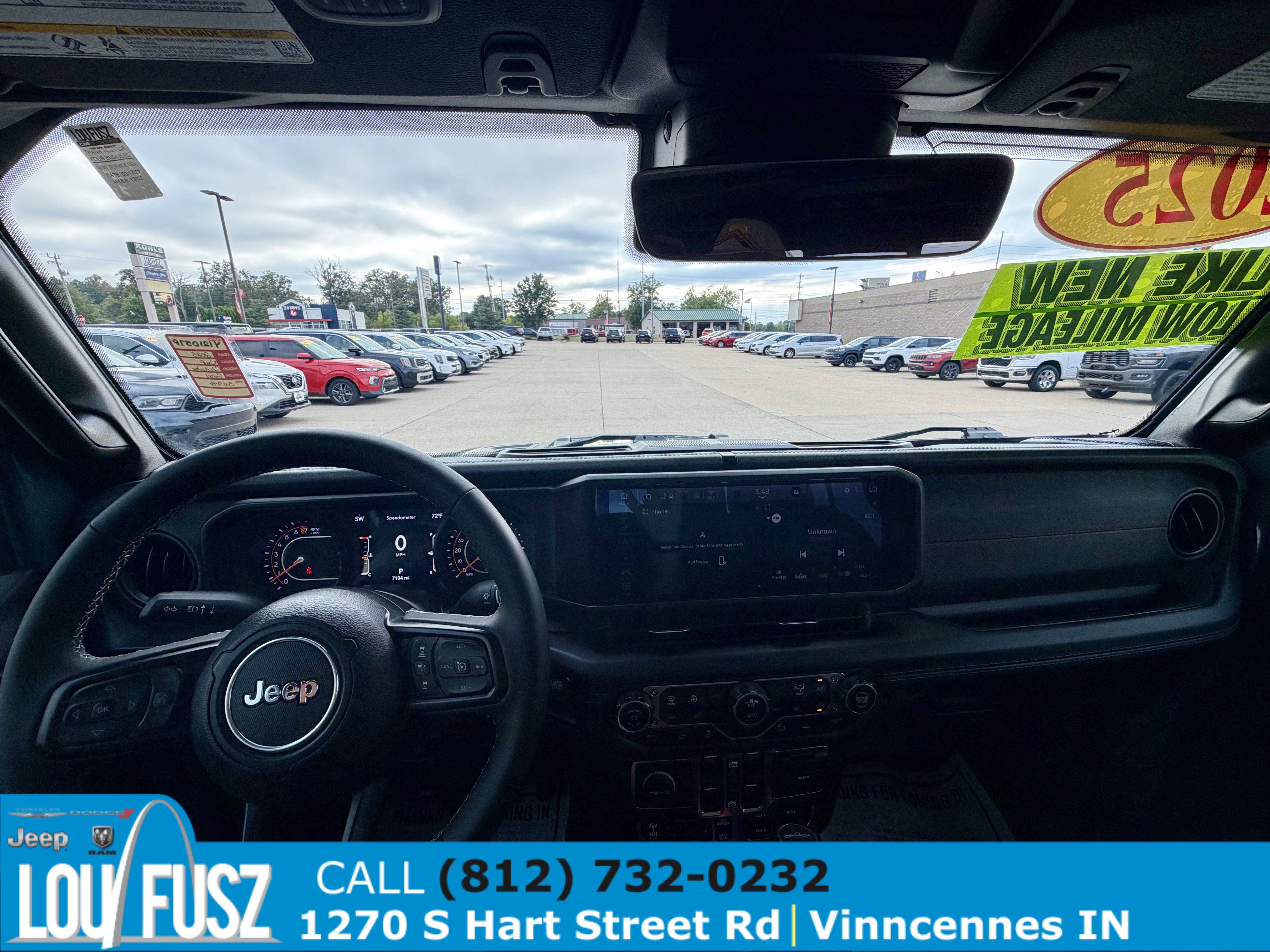 Used 2025 Jeep Gladiator Rubicon w/ Safety Group AWD/4WD image 13