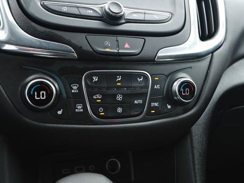 Used 2024 Chevrolet Equinox LT FWD image 18