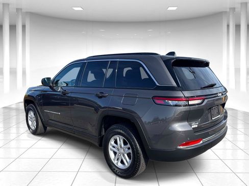 Used 2024 Jeep Grand Cherokee Laredo w/ Luxury Tech Group I AWD/4WD image 8
