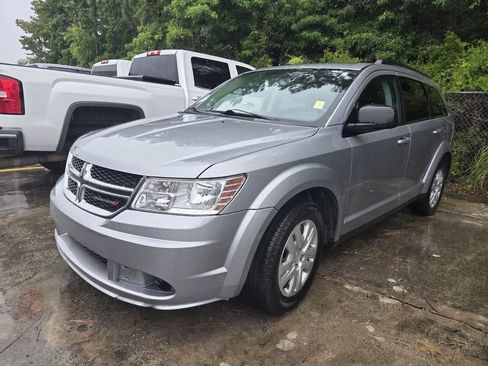 Used 2016 Dodge Journey SE w/ Flexible Seating Group FWD image 3