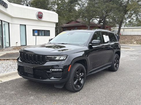 Used 2023 Jeep Grand Cherokee Limited w/ Luxury Tech Group II image 9