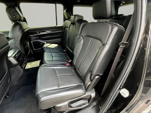 Used 2022 Jeep Wagoneer Series II AWD/4WD image 22
