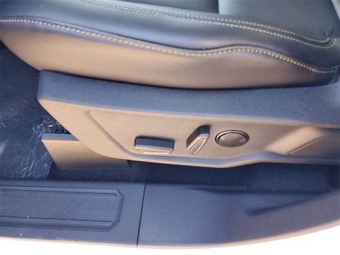 New 2025 Ford Bronco Badlands image 9