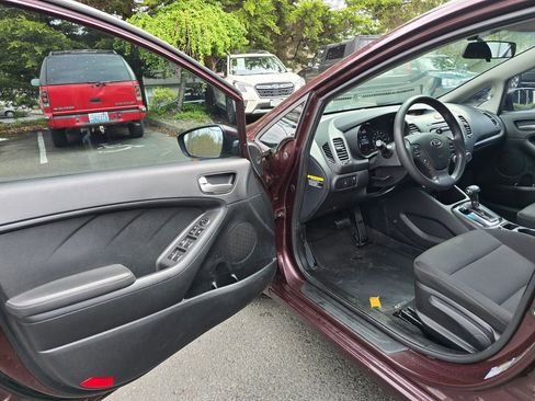 Used 2017 Kia Forte LX image 7