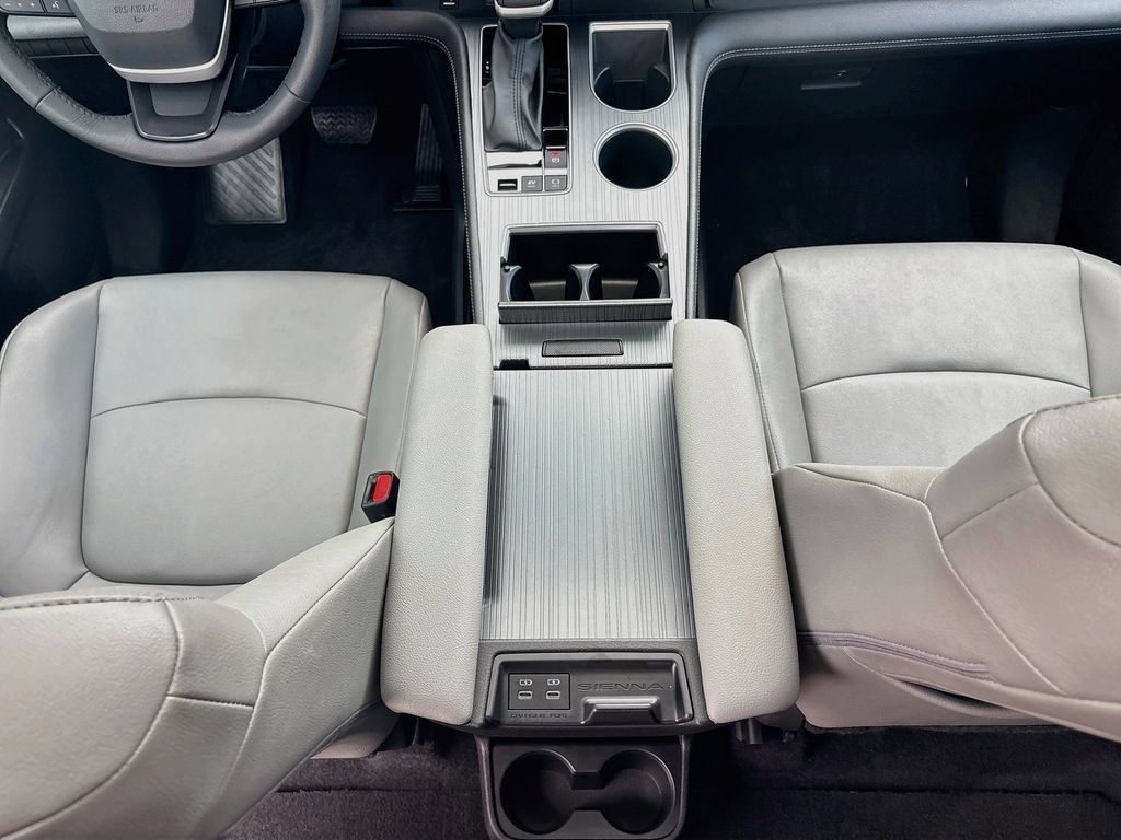 Certified 2026 Toyota Sienna XLE FWD image 16