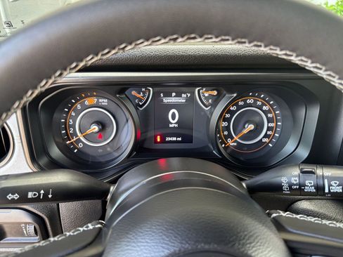 Used 2025 Jeep Wrangler Unlimited Sport AWD/4WD image 39