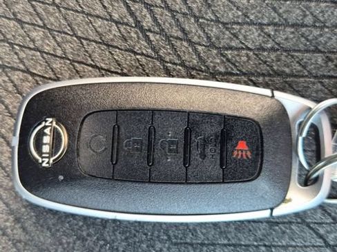 Used 2025 Nissan Rogue SV AWD/4WD image 32