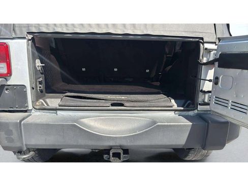 Used 2012 Jeep Wrangler Unlimited Sport AWD/4WD image 9