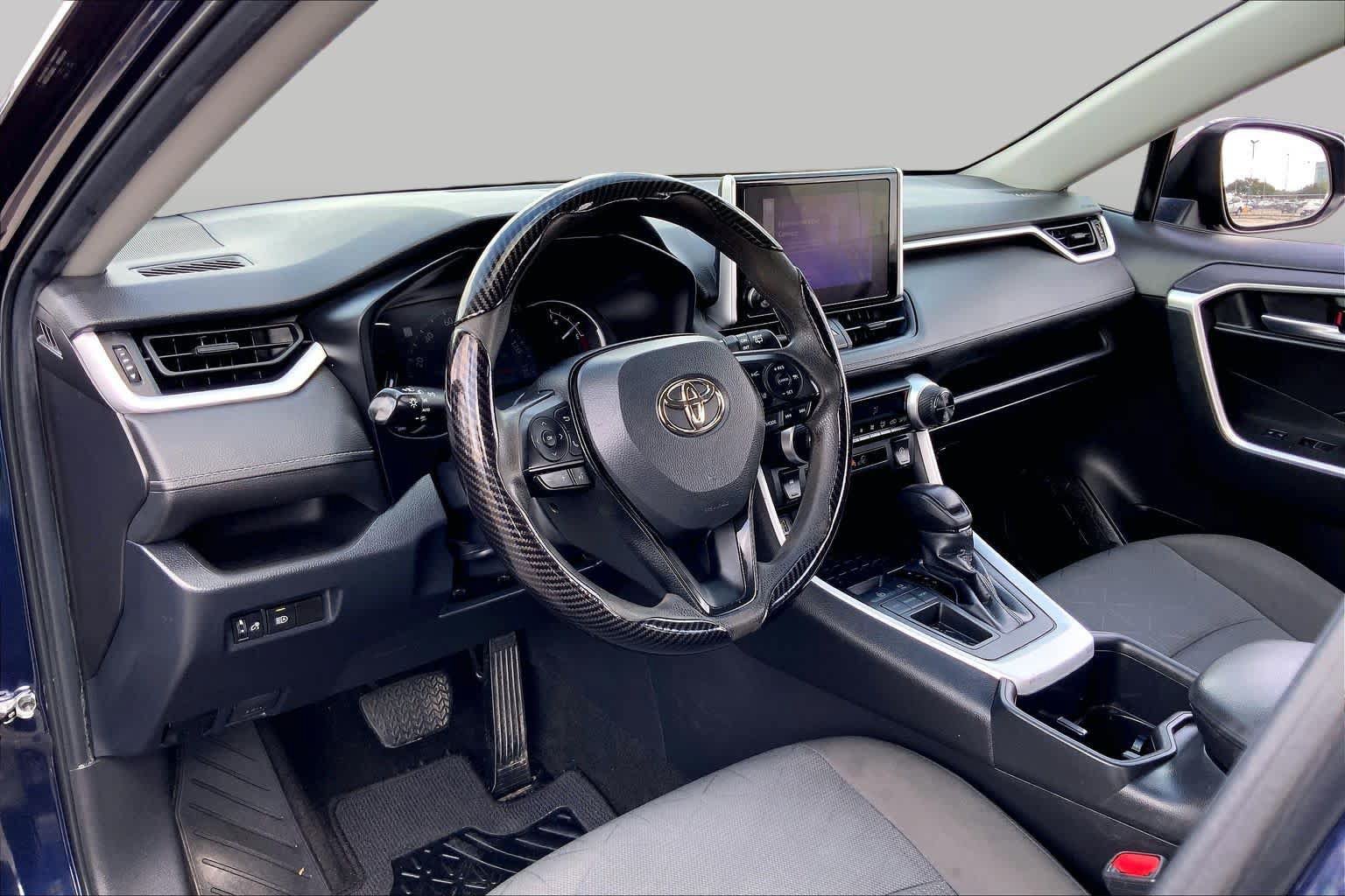 Used 2023 Toyota RAV4 XLE FWD image 17