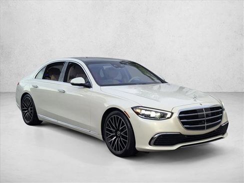 Used 2022 Mercedes-Benz S 500 4MATIC image 3