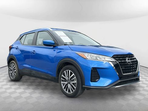 Used 2023 Nissan Kicks SV image 1