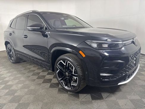 Used 2025 Volkswagen Tiguan SEL R-Line image 1