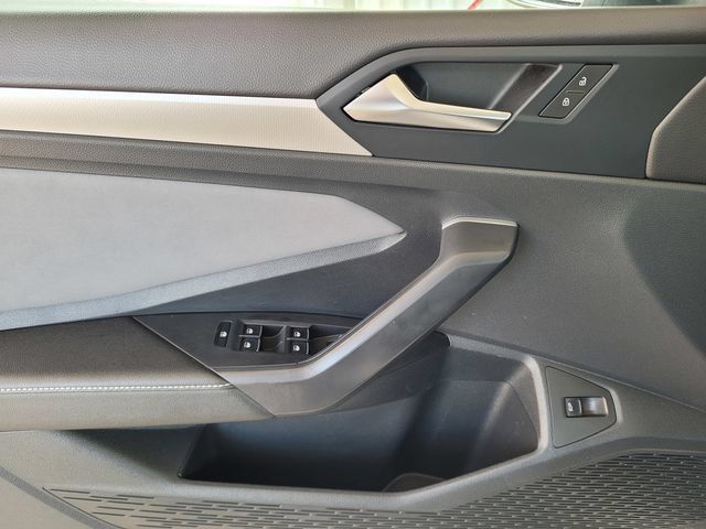 Used 2025 Volkswagen Jetta SE FWD image 18