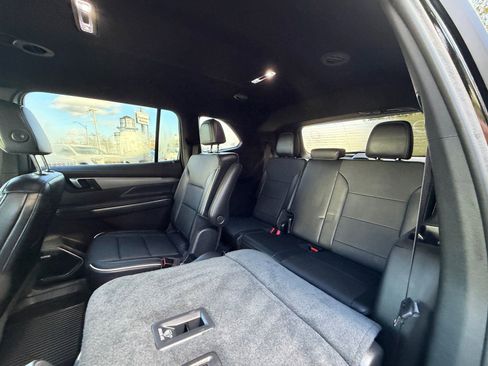 Used 2025 Buick Enclave Preferred w/ Power Package image 32