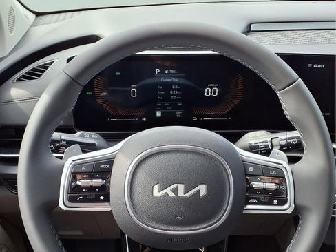 New 2026 Kia Carnival LXS FWD image 9