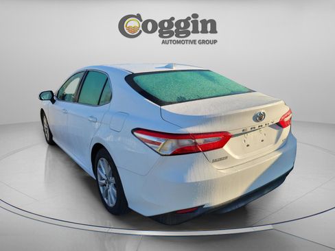 Used 2019 Toyota Camry LE image 3