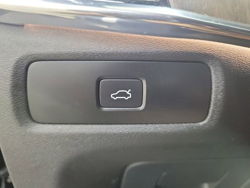 Certified 2023 Volvo S90 B6 Ultimate w/ Lounge Package image 32