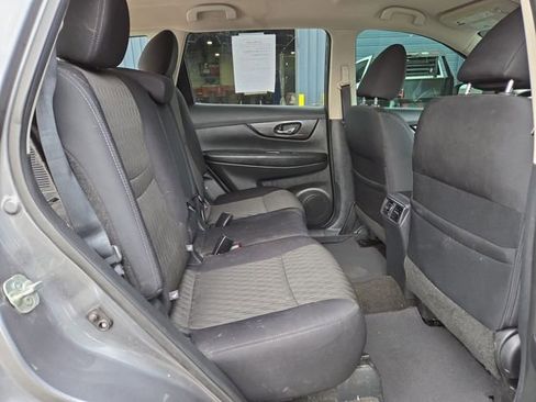 Used 2018 Nissan Rogue SV image 32