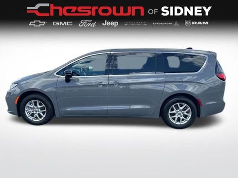 Used 2025 Chrysler Pacifica Select FWD image 15