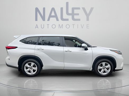 Used 2023 Toyota Highlander LE AWD/4WD image 6