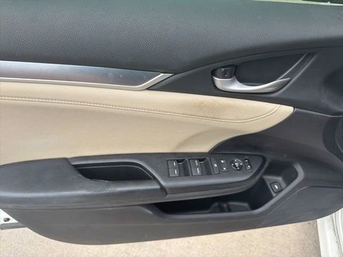 Used 2016 Honda Civic Touring image 12