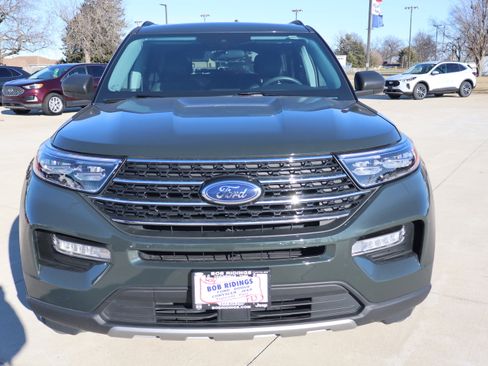 Used 2023 Ford Explorer XLT w/ Equipment Group 202A image 2