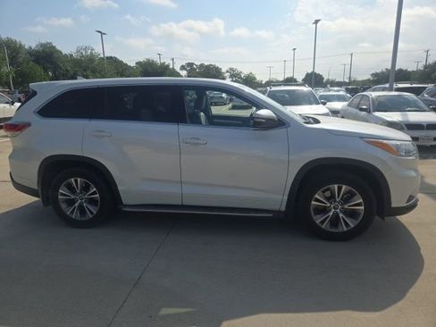 Used 2016 Toyota Highlander Plus image 2