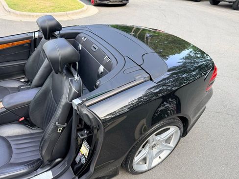 Used 2011 Mercedes-Benz SL 550 image 16