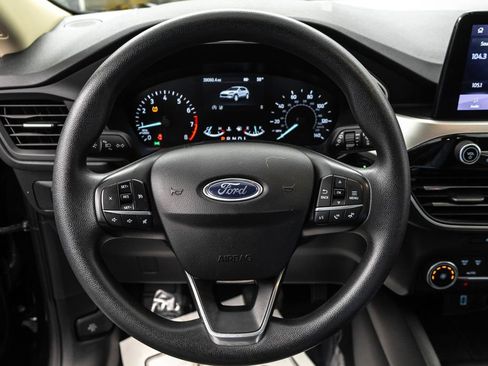 Used 2020 Ford Escape SE image 18