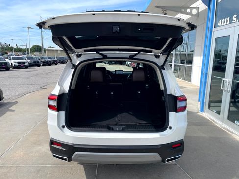 Used 2025 Honda Pilot Elite image 8