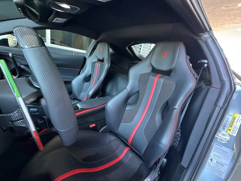 Used 2018 Ferrari 812 Superfast RWD image 5