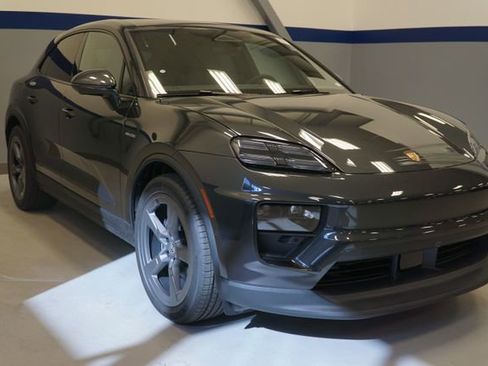 New 2026 Porsche Macan 4 Electric image 12