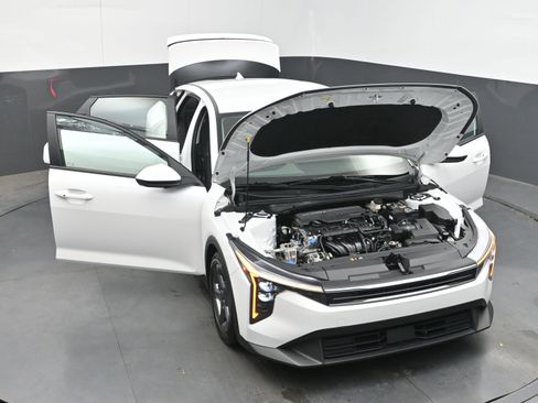 Used 2025 Kia K4 FWD image 40