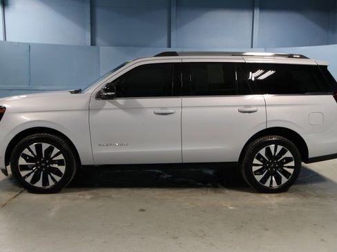Used 2025 Ford Expedition Platinum w/ Platinum Ultimate Package image 37
